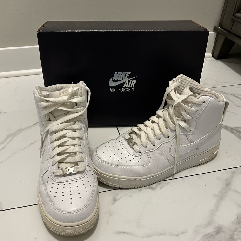 High Top Nike Air Force 1 W Size 7